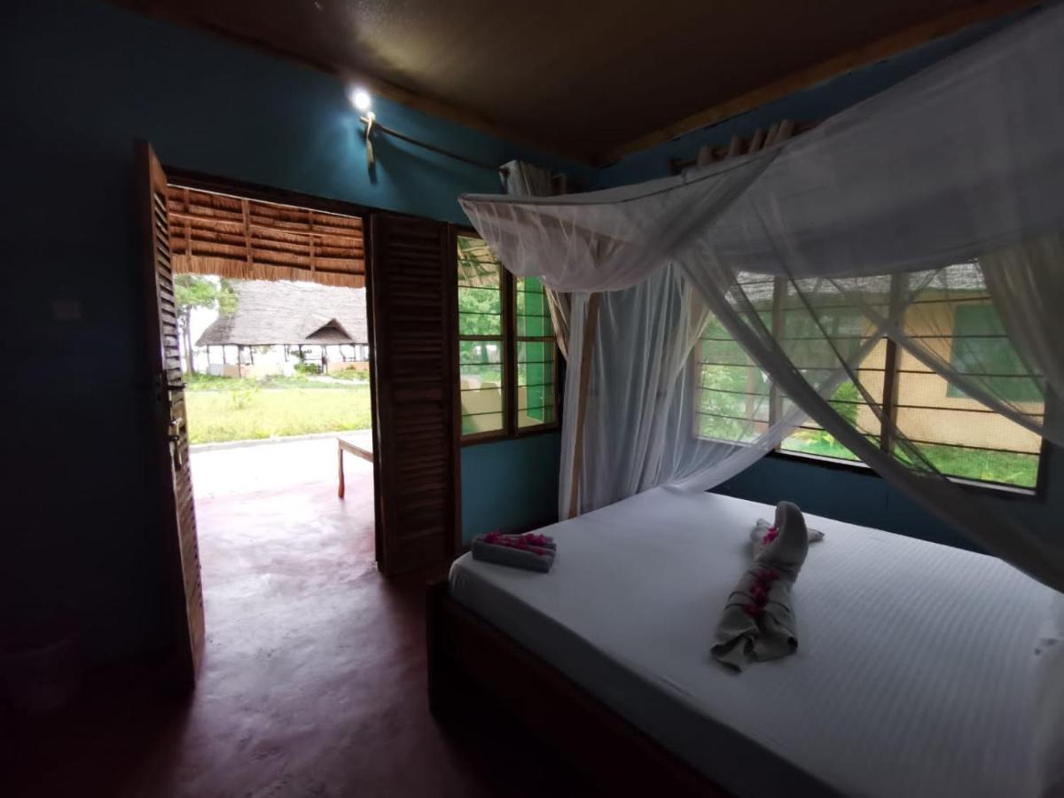 Afro Whale Shark Safari Bed and Breakfast Kilindoni Buitenkant foto